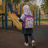 کوله پشتی دخترانه Scout بنفش در استفاده روزانه